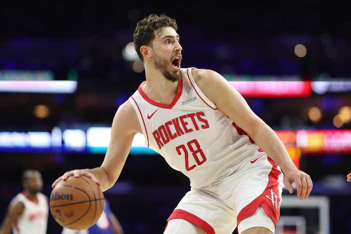 哥们你是中锋啊！申京全场11中6打出19分1篮板5失误离谱内线数据