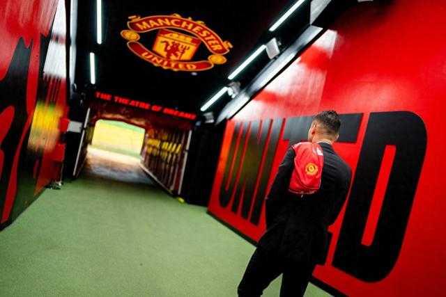 曼联怪圈：一种当代的“表演主义”与后现代“输学”