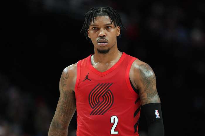 这双向合同得转正了！凯莱布·乐福15投8中得21分2板3助2断