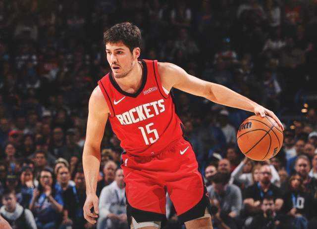 战术地位提升，谢泼德16+6替补唯一得分点 火箭队8人轮换 又见双塔