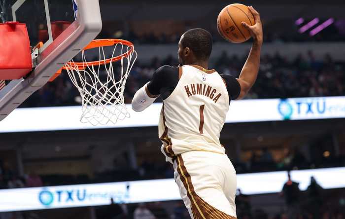 美记：库明加在球队训练后进行了加练 状态也升级为出战成疑