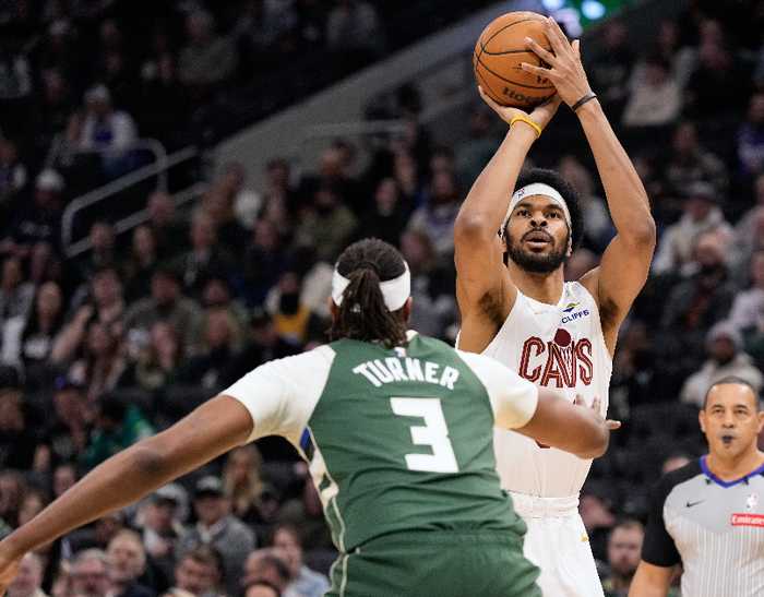 骑士116-118惜败雄鹿 球员评价：3人优秀，3人及格，4人低迷