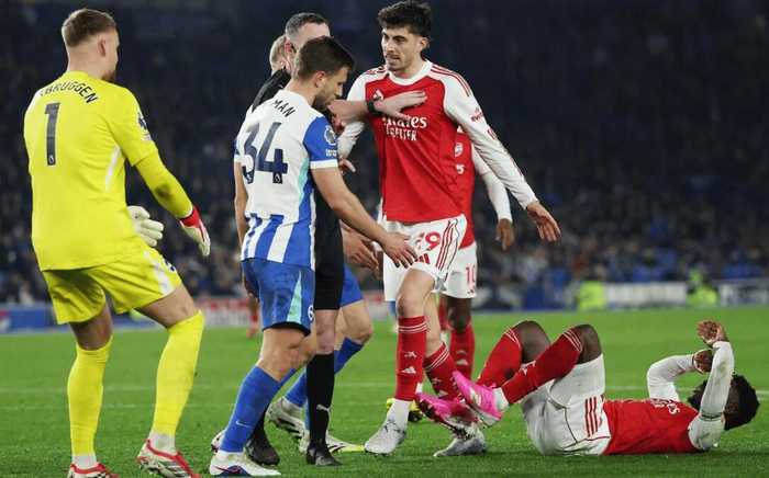 阿森纳无视争冠舆论，坚持强硬球风